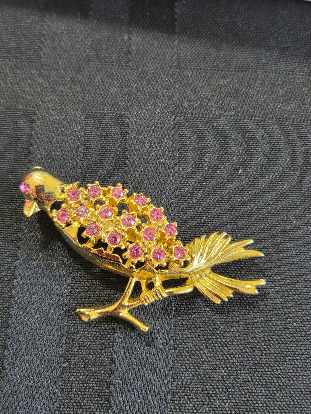 Vintage Gerry’s Brushed Gold Tone Pink Rhinestone Bird On Branch Pin Brooch.